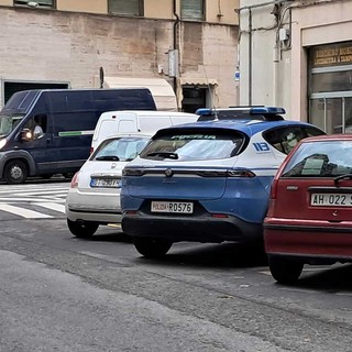 Le strappa la collanina dal collo e poi scappa in monopattino: scippo in pieno giorno a Santa Rita Le strappa la collanina dal collo e poi scappa in monopattino: scippo in pieno giorno a Santa Rita