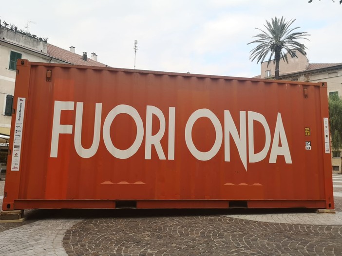 Musica, teatro, danza e mostre: a Pietra Ligure con "Fuori Onda" la cultura scende in piazza Musica, teatro, danza e mostre: a Pietra Ligure con "Fuori Onda" la cultura scende in piazza
