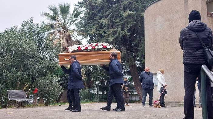 Savona, l'ultimo commosso saluto all'urologo Pierluigi Cortese Savona, l'ultimo commosso saluto all'urologo Pierluigi Cortese