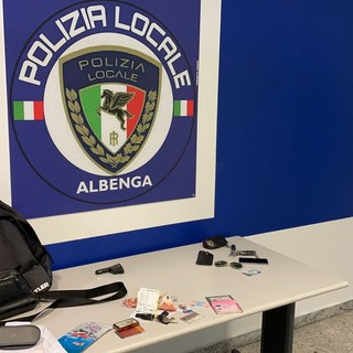 Albenga, “Bonnie e Clyde” piemontesi “pizzicati” in flagranza di reato dalla polizia locale