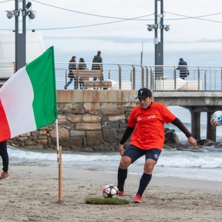 Alassio, spuntano i primi nomi della nona edizione di "Footgolf in spiaggia" pro Airc
