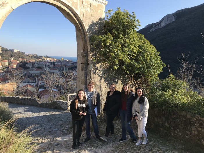 Il Liceo Issel di Finale Ligure partecipa al progetto europeo "Erasmus+" Il Liceo Issel di Finale Ligure partecipa al progetto europeo "Erasmus+"