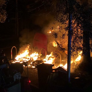 Capodanno, non per tutti è una festa: gli straordinari dei soccorritori tra ubriachi e auto e cassonetti in fiamme (FOTO) Capodanno, non per tutti è una festa: gli straordinari dei soccorritori tra ubriachi e auto e cassonetti in fiamme (FOTO)