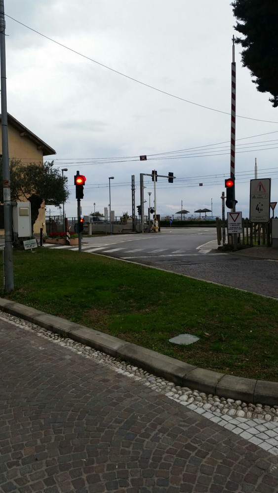 Borgio Verezzi, chiuso per lavori il passaggio a livello tra l'Aurelia e via XXV Aprile