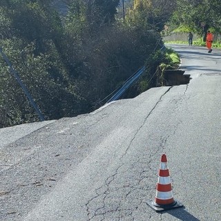 Frana sulla Sp12, la testimonianza di un savonese: "La mattina c'era già una crepa e la strada era in pendenza"