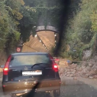 Movimenti franosi davanti alla galleria di Capo Torre, tra Celle e Albisola