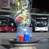 Rimossi in Tpl Linea i fiori in memoria di Stefano Macciò, i sindacati: "Un atto grave e inaccettabile, mancanza di sensibilità e rispetto verso l'intera comunità aziendale" Rimossi in Tpl Linea i fiori in memoria di Stefano Macciò, i sindacati: "Un atto grave e inaccettabile, mancanza di sensibilità e rispetto verso l'intera comunità aziendale"