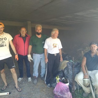 Albenga, i Fedelissimi  “rifanno il look” al Riva: “Un po’ di pulizia per ringraziare il presidente Marinelli della sua generosità” (FOTO e VIDEO)