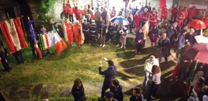 Stella, vento e pioggia cancellano la fiaccolata ma non il corteo in ricordo del Presidente della Repubblica Sandro Pertini (FOTO)