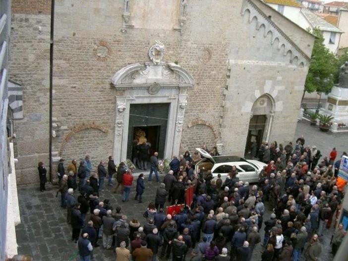 Albenga: una folla commossa ai funerali di Pinuccio Bonatto