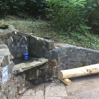 Giusvalla, nuova vita per la fontana dei "Perron"