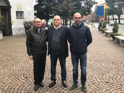 Comunali 2018, l'avvocato Alessandro Lorenzi si candida a sindaco: "Un progetto alternativo per rilanciare Carcare" (FOTO e VIDEO) Comunali 2018, l'avvocato Alessandro Lorenzi si candida a sindaco: "Un progetto alternativo per rilanciare Carcare" (FOTO e VIDEO)