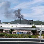 Blackout elettrico all’Italiana Coke, fumo nero dalle ciminiere. Lambertini: "Non è più tollerabile" Blackout elettrico all’Italiana Coke, fumo nero dalle ciminiere. Lambertini: "Non è più tollerabile"