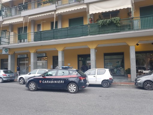Albenga: furto allo Sky Center, accertamenti dei carabinieri Albenga: furto allo Sky Center, accertamenti dei carabinieri