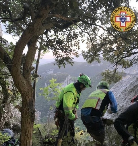 Finale, rocciatori genovesi restano bloccati sul Bric Pianarella: recuperati nella serata