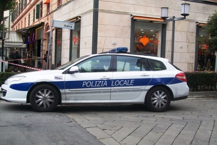 Furto in un supermercato a Ceriale, denunciata una coppia