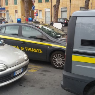 Contrasto allo spaccio di sostanze stupefacenti: ad Albenga controlli della Guardia di Finanza Contrasto allo spaccio di sostanze stupefacenti: ad Albenga controlli della Guardia di Finanza