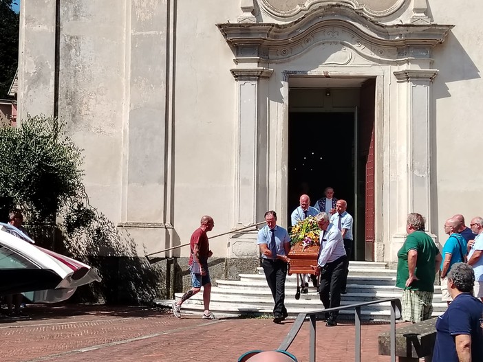 Incidente mortale sull'A10, l'ultimo commosso saluto per Antonio Bessio Incidente mortale sull'A10, l'ultimo commosso saluto per Antonio Bessio