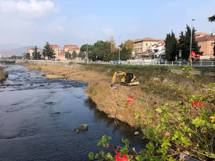 Cairo Montenotte, rimozione urgente di una condotta fognaria incontrollata nel fiume Bormida