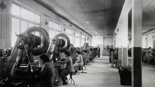 "L'ombra del Gigante". La storia della Ferrania, lo stabilimento che rese la Val Bormida capitale della pellicola, diventa un docufilm