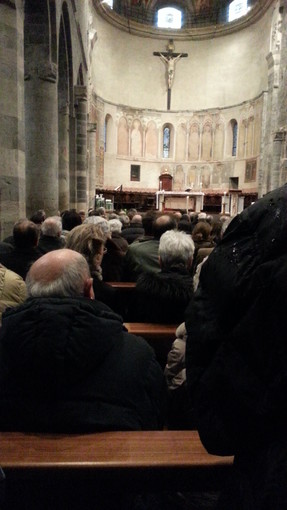 Albenga: un'immensa folla per l'ultimo saluto a Luigi Costa Albenga: un'immensa folla per l'ultimo saluto a Luigi Costa