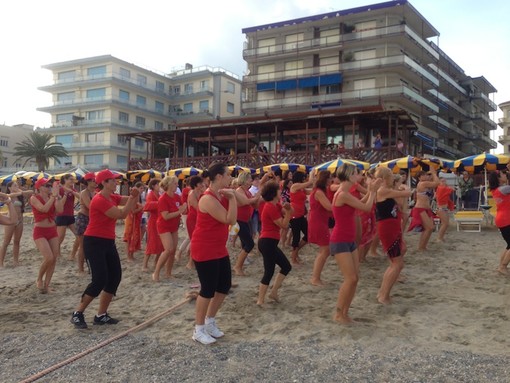 Savona: Flash Mob in Piazza Sisto IV contro la violenza sulle donne Savona: Flash Mob in Piazza Sisto IV contro la violenza sulle donne