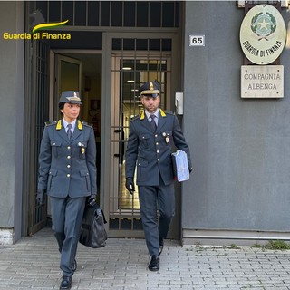 Blitz della Finanza, scoperti 20 lavoratori irregolari in un supermercato di Albenga