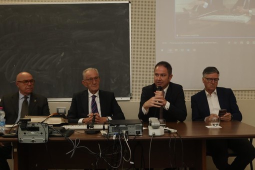 Fondazione Baravalle e Rotary per un'analisi sull'Economia del Paese Fondazione Baravalle e Rotary per un'analisi sull'Economia del Paese