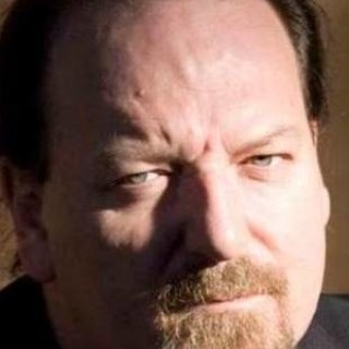 Savona: Flavio Oreglio alla Ubik per presentare “Catartico! Antologia di poesie, aforismi e racconti brevi editi e inediti”