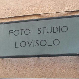 Il mondo attraverso l'obiettivo: Fotostudiolovisolo di Finale festeggia vent'anni