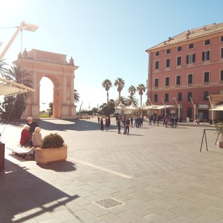 Finale, ampliamento dei dehors gratuito per tutto il 2021. Frascherelli: "Al lavoro con risorse comunali"