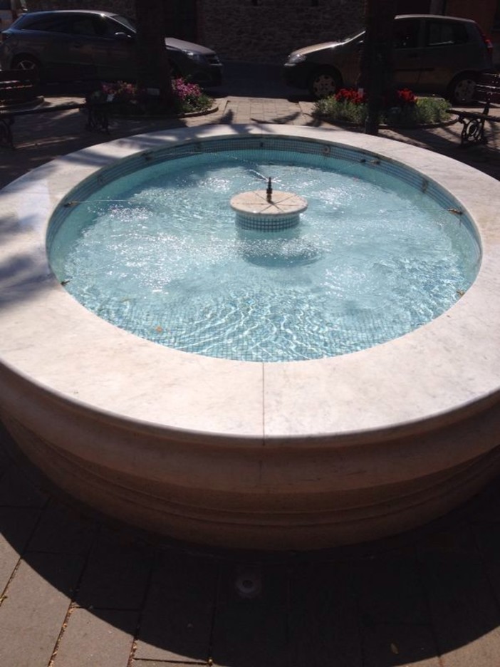 Cisano sul Neva ha di nuovo la sua fontana funzionante