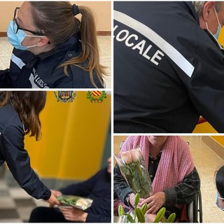 Loano, i fiori sequestrati donati dalla Polizia Locale agli anziani della casa di riposo Ramella: "Un momento speciale"