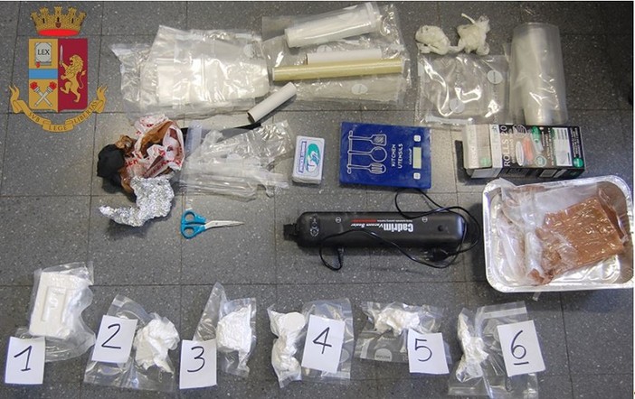 Nascondeva sette etti e mezzo di cocaina all'interno di un box: albanese arrestato ad Albisola Superiore Nascondeva sette etti e mezzo di cocaina all'interno di un box: albanese arrestato ad Albisola Superiore