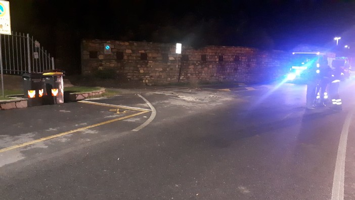 Frana a Bergeggi, Aurelia chiusa: vigili del fuoco e protezione civile sul posto Frana a Bergeggi, Aurelia chiusa: vigili del fuoco e protezione civile sul posto