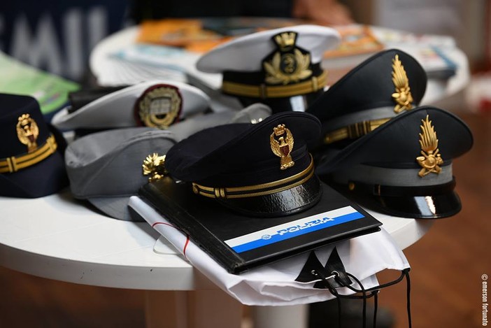 Albenga: un encomio a tutti gli uomini e le donne in divisa. Cangiano: "Sono persone che rischiano la vita quotidianamente per gli altri" Albenga: un encomio a tutti gli uomini e le donne in divisa. Cangiano: "Sono persone che rischiano la vita quotidianamente per gli altri"