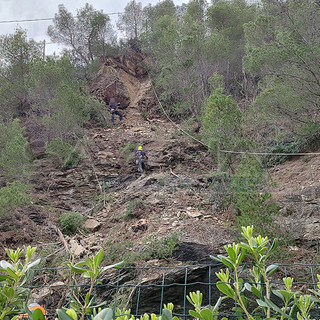 Frana a Capo Noli, Aurelia chiusa in entrambi i sensi di marcia (FOTO)