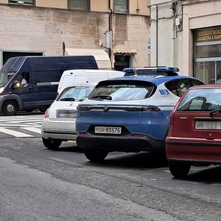 Le strappa la collanina dal collo e poi scappa in monopattino: scippo in pieno giorno a Santa Rita Le strappa la collanina dal collo e poi scappa in monopattino: scippo in pieno giorno a Santa Rita