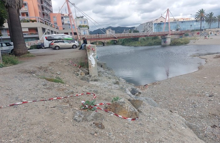 Savona, il sindaco Russo revoca il divieto di balneazione del tratto di mare alla foce del Letimbro Savona, il sindaco Russo revoca il divieto di balneazione del tratto di mare alla foce del Letimbro