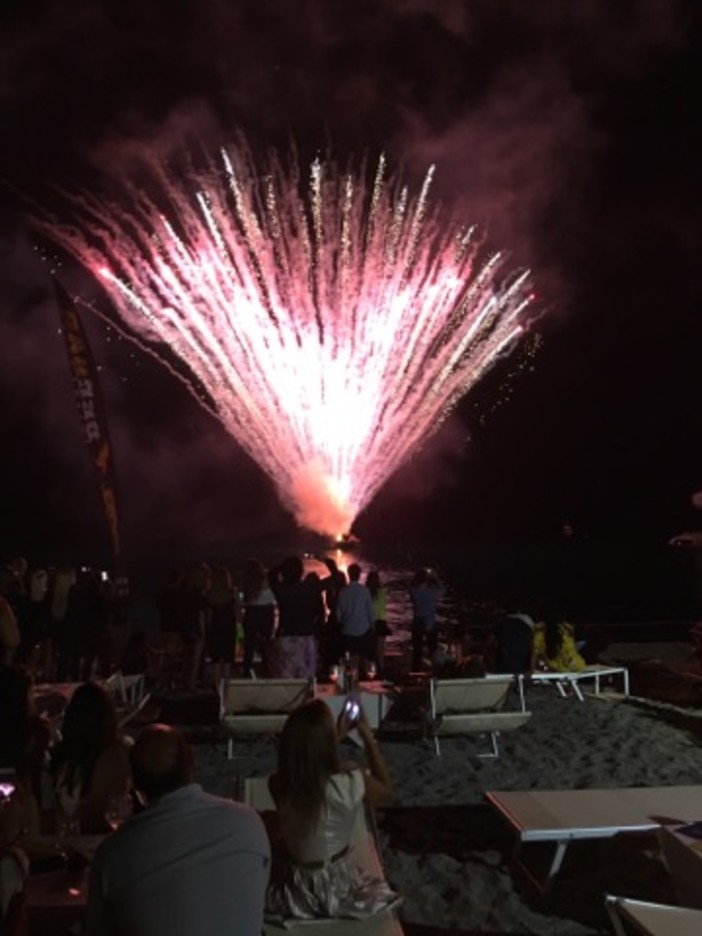 Fuochi d'artificio, spettacolo a Spotorno Fuochi d'artificio, spettacolo a Spotorno