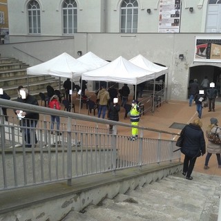 Cairo, tutti in fila in piazza della Vittoria per il ritiro delle ricette (FOTO)