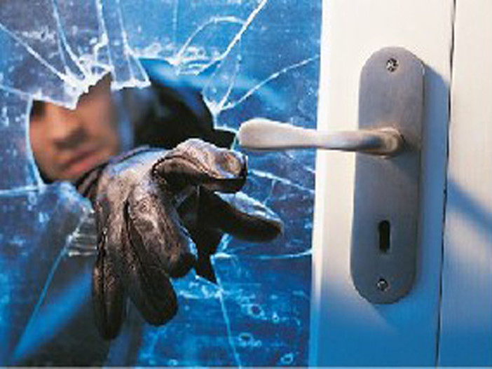 Savona, tentato furto in un appartamento di via Nervi: inseguimento per le vie della città, fermati dalla Polizia Municipale Savona, tentato furto in un appartamento di via Nervi: inseguimento per le vie della città, fermati dalla Polizia Municipale