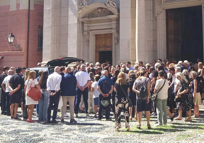 Varazze, l'ultimo commosso saluto all'assicuratore Maurizio Mascia