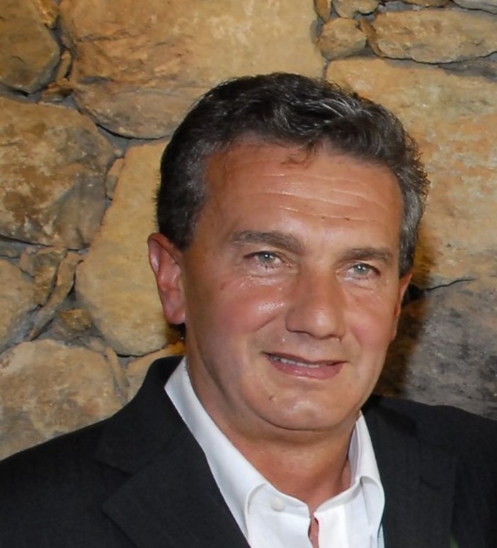 Campagna raccolta firme a sostegno del sindaco Franco Bologna, superate le 2mila persone