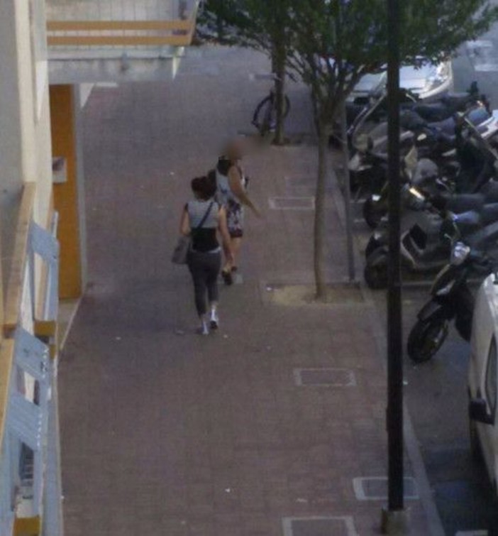 Albenga: attenzione ai finti volontari che raccolgono vestiti usati Albenga: attenzione ai finti volontari che raccolgono vestiti usati