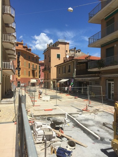 Finalborghesi "perplessi" per la chiusura al traffico veicolare di via Drione a Finalpia
