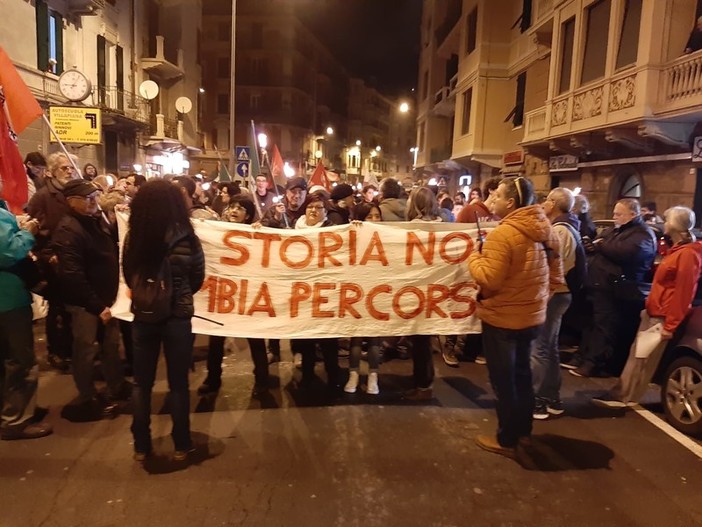 Savona, pronta a tornare la fiaccolata del 24 Aprile. L'appello: "Deve passare però in via San Lorenzo" Savona, pronta a tornare la fiaccolata del 24 Aprile. L'appello: "Deve passare però in via San Lorenzo"