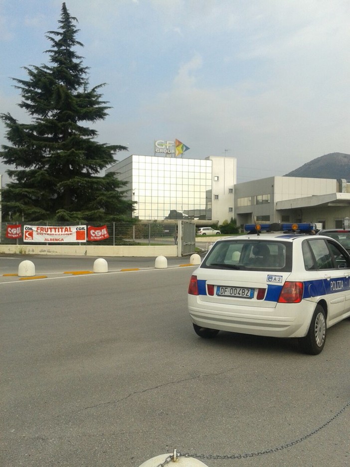 Albenga, presidio Fruttital "Sollecitiamo il rinnovo della Cassa e speriamo nella Laer"