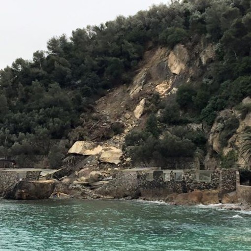Ponte del primo maggio: ancora vietato l'accesso alla Baia dei Saraceni di Varigotti