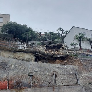 Frana a Capo San Donato, in arrivo il servizio navetta per Varigotti per studenti, lavoratori e residenti